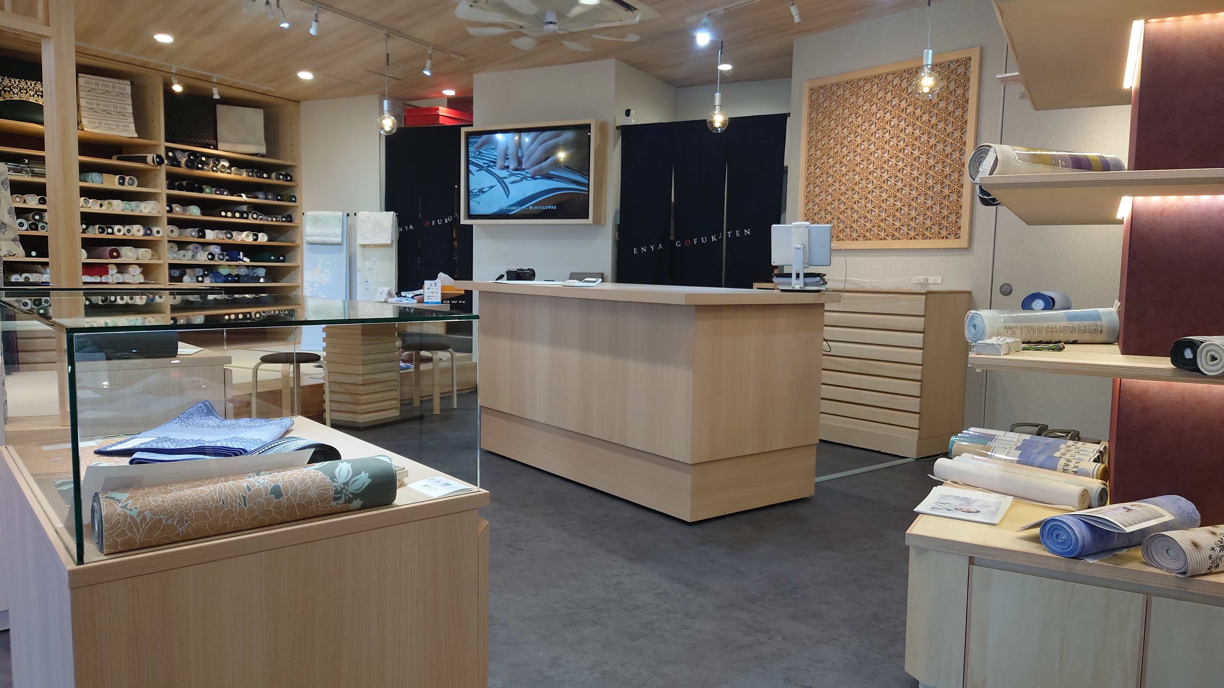 えんや呉服店様 店内